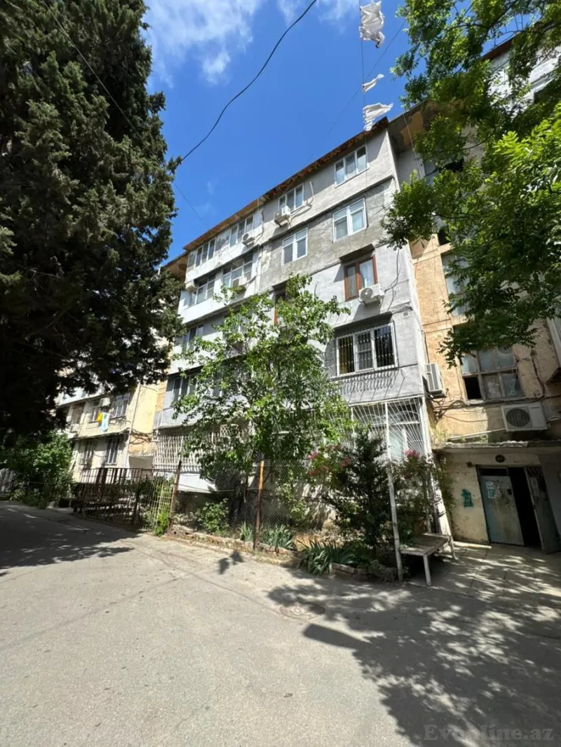 Satılır 4 otaqlı Mənzil Köhnə tikili 110 m² Memar Əcəmi m.