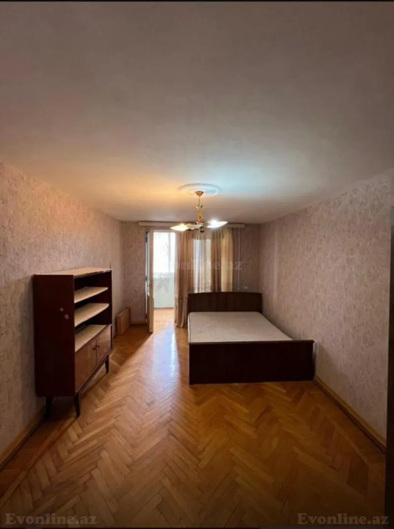 Satılır 3 otaqlı Mənzil Köhnə tikili 70 m² İnşaatçılar m. - şəkil 2