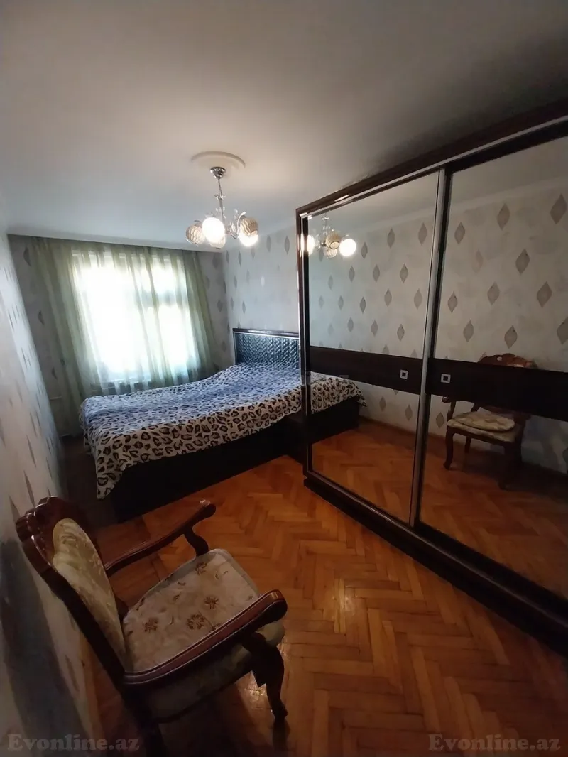 Satılır 3 otaqlı Mənzil Köhnə tikili 75 m² İnşaatçılar m. - şəkil 2