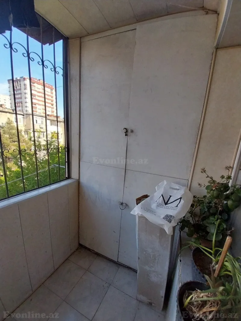 Satılır 3 otaqlı Mənzil Köhnə tikili 75 m² İnşaatçılar m. - şəkil 3