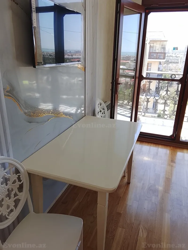 3 otaqlı Mənzil 70 m² Neftçilər m. Satılır