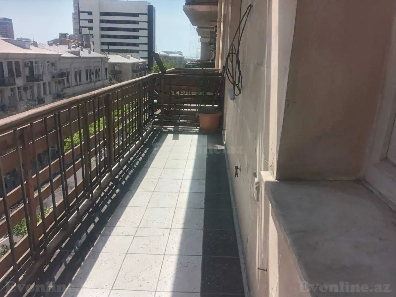 Satılır 5 otaqlı Mənzil Köhnə tikili 150 m² 28 May m. - şəkil 4