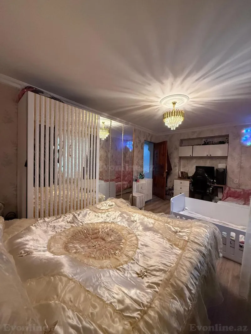 Satılır 4 otaqlı Mənzil Köhnə tikili 115 m² Yasamal r. - şəkil 2