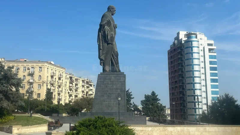 Satılır 2 otaqlı Mənzil Köhnə tikili 55 m² Yasamal r. - şəkil 2
