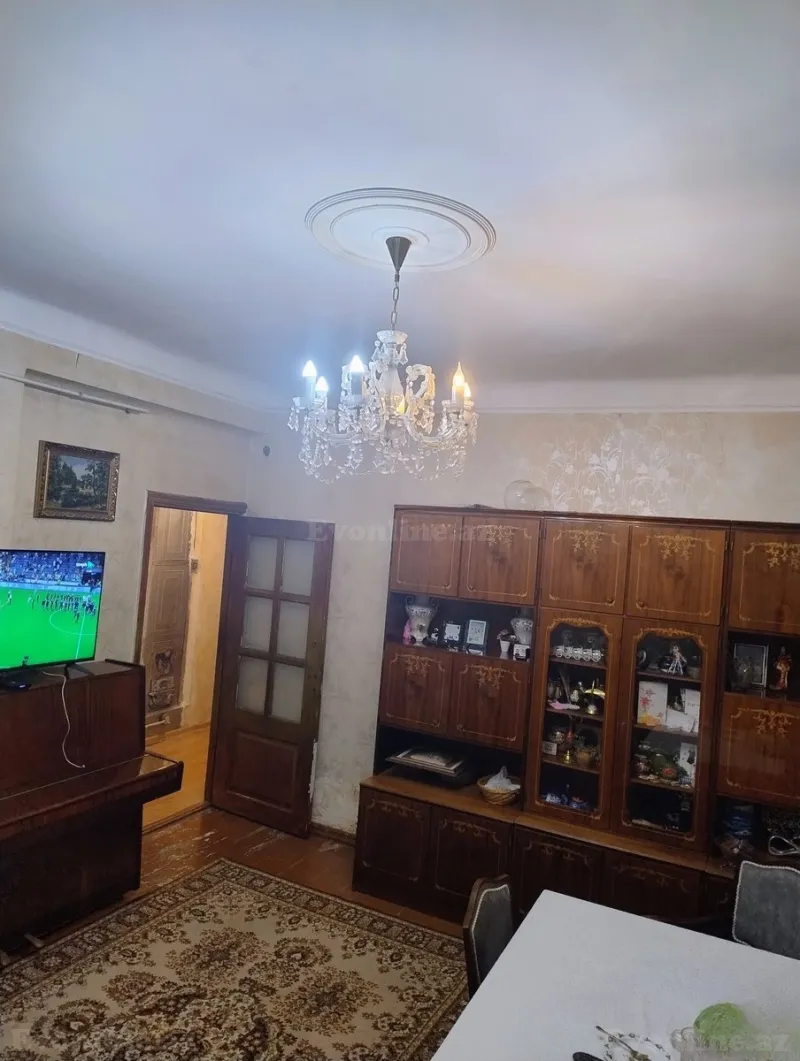 Satılır 3 otaqlı Mənzil Köhnə tikili 65 m² Nəsimi r. - şəkil 2