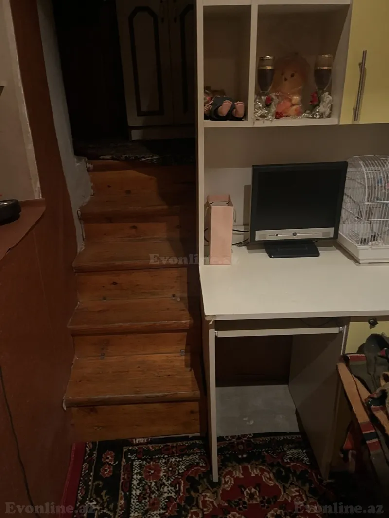 Kirayə verilir 3 otaqlı Mənzil Köhnə tikili 45 m² Elmlər Akademiyası m.