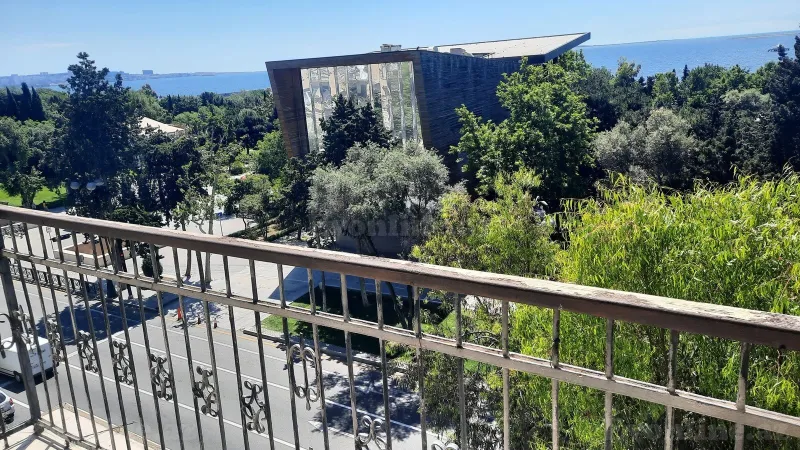 Kirayə verilir 5 otaqlı Mənzil Köhnə tikili 250 m² Sahil m. - şəkil 13