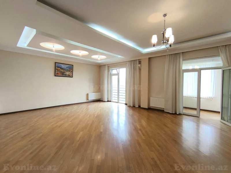 Satılır 3 otaqlı Mənzil Yeni tikili 212 m² 28 May m.