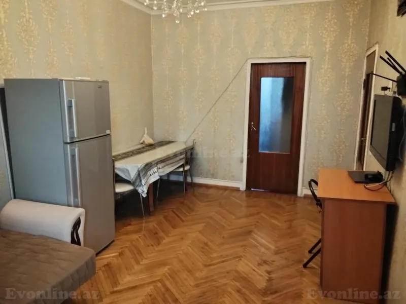 Kirayə verilir 2 otaqlı Mənzil Köhnə tikili 52 m² Memar Əcəmi m. - şəkil 3