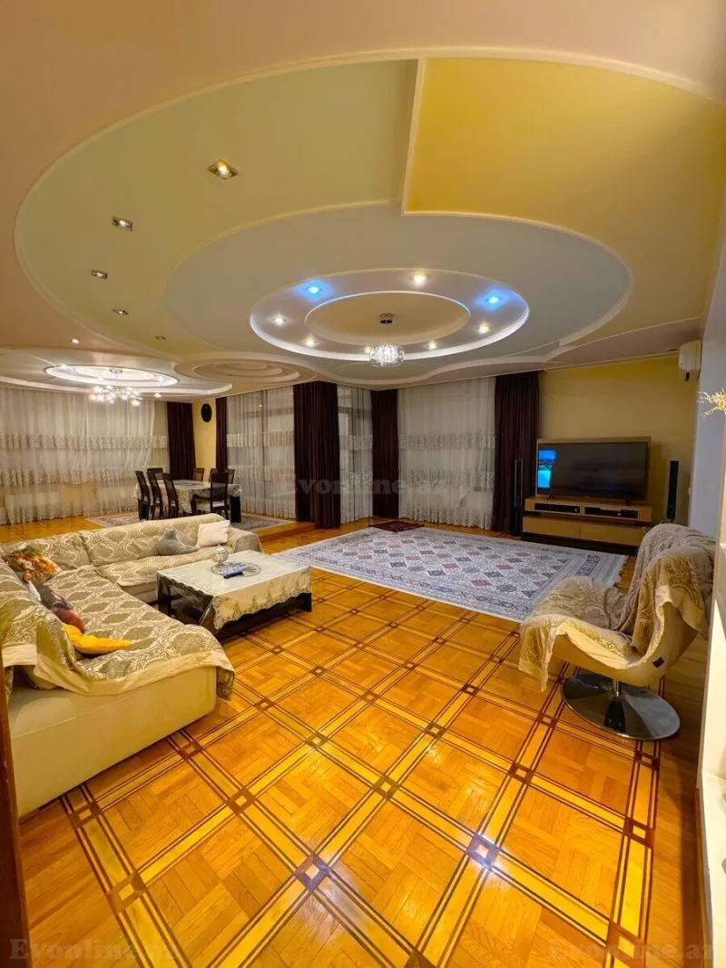 5 otaqlı Mənzil 245 m² 28 May m. Satılır