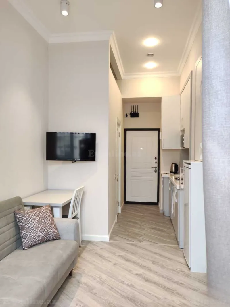 Kirayə verilir 1 otaqlı Mənzil Köhnə tikili 18 m² Səbail r. - şəkil 3