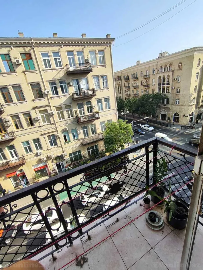 3 otaqlı Mənzil 70 m² 28 May m. Satılır