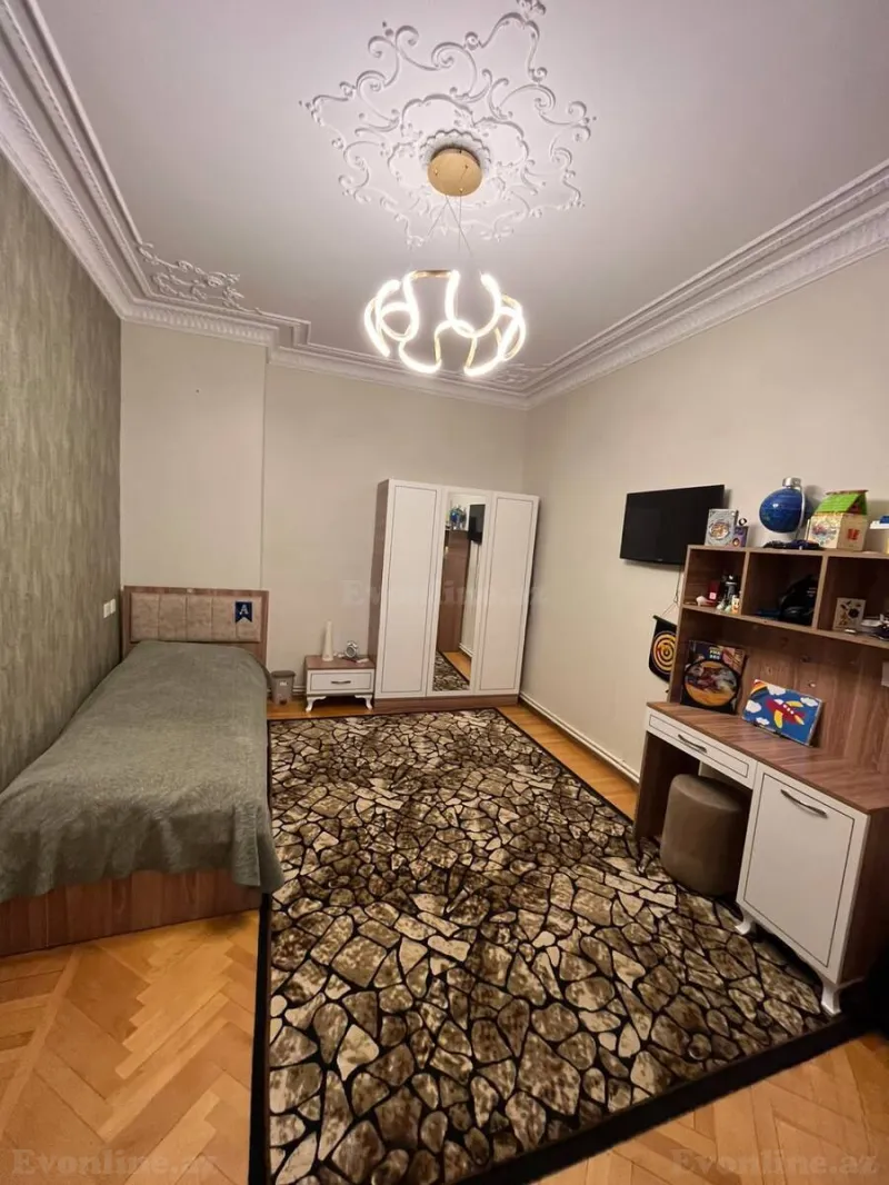 Satılır 4 otaqlı Mənzil Köhnə tikili 115 m² Nəsimi r. - şəkil 2