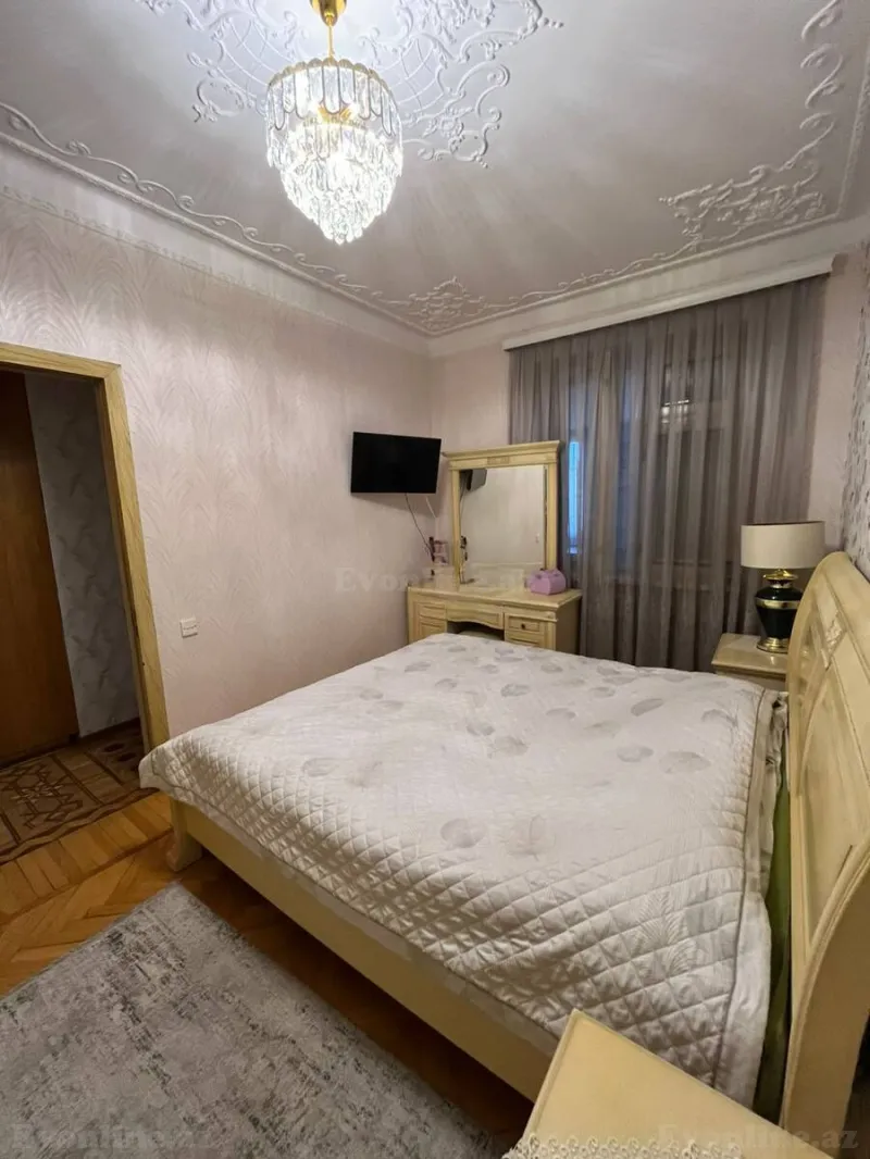 Satılır 4 otaqlı Mənzil Köhnə tikili 115 m² Nəsimi r. - şəkil 8