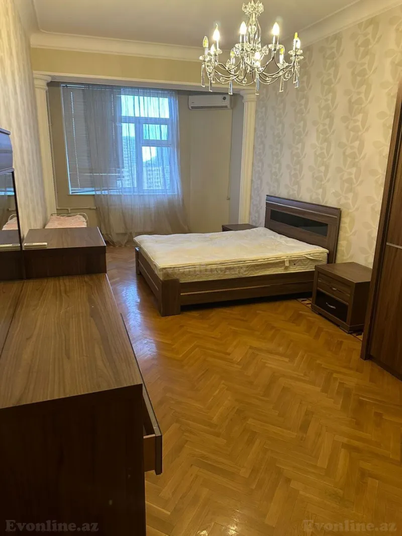 Satılır 3 otaqlı Mənzil Yeni tikili 180 m² İnşaatçılar m. - şəkil 3