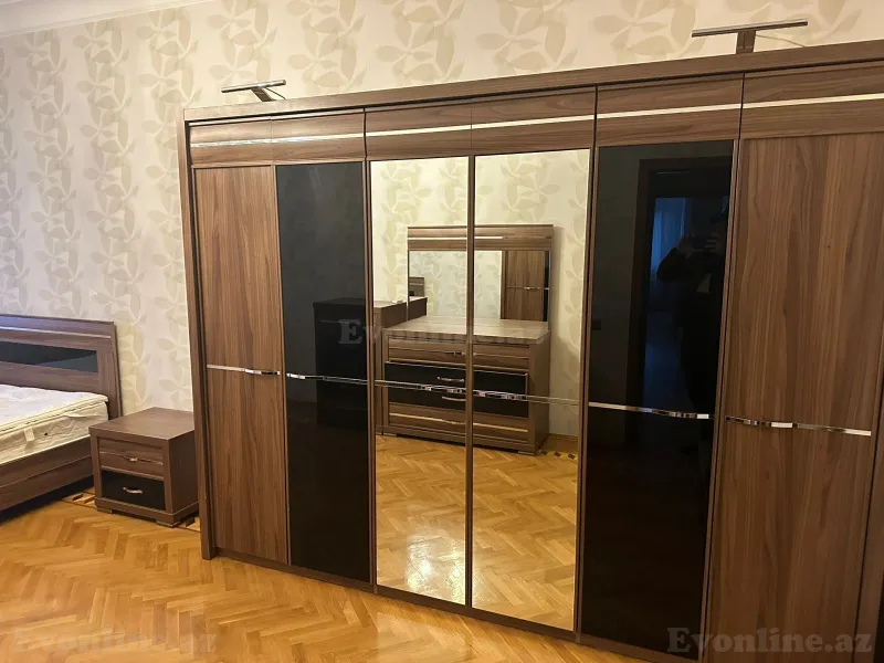 Satılır 3 otaqlı Mənzil Yeni tikili 180 m² İnşaatçılar m. - şəkil 4