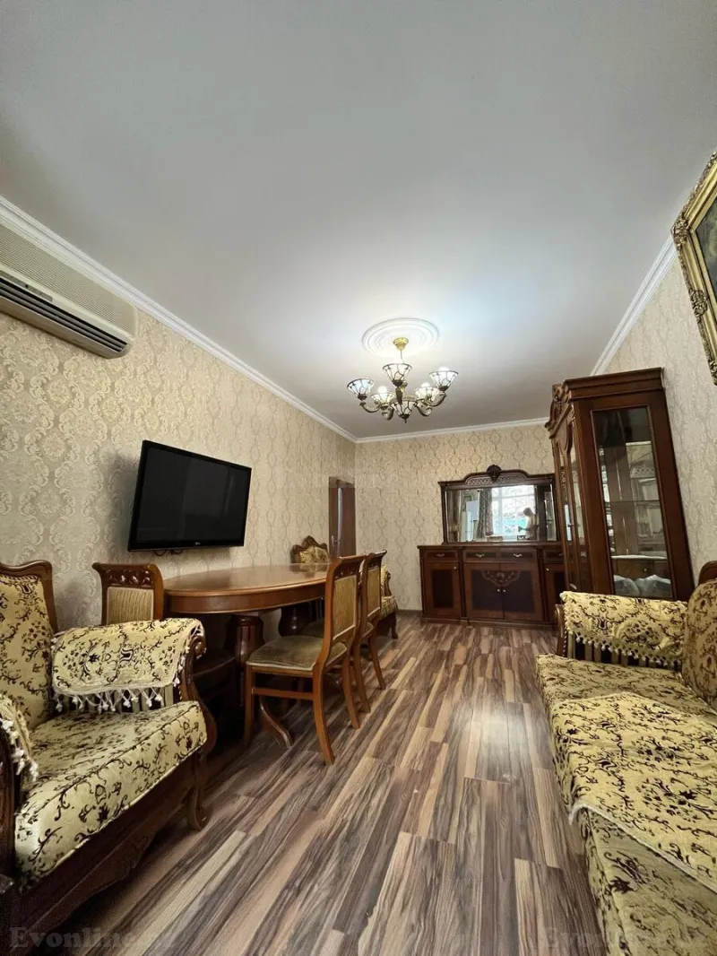 3 otaqlı Mənzil 80 m² İnşaatçılar m. Kirayə verilir