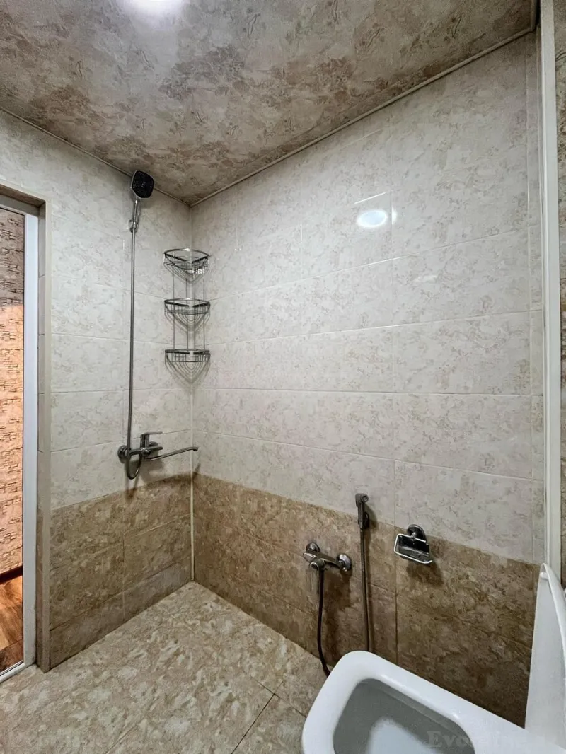 Kirayə verilir 3 otaqlı Mənzil Köhnə tikili 80 m² İnşaatçılar m. - şəkil 8