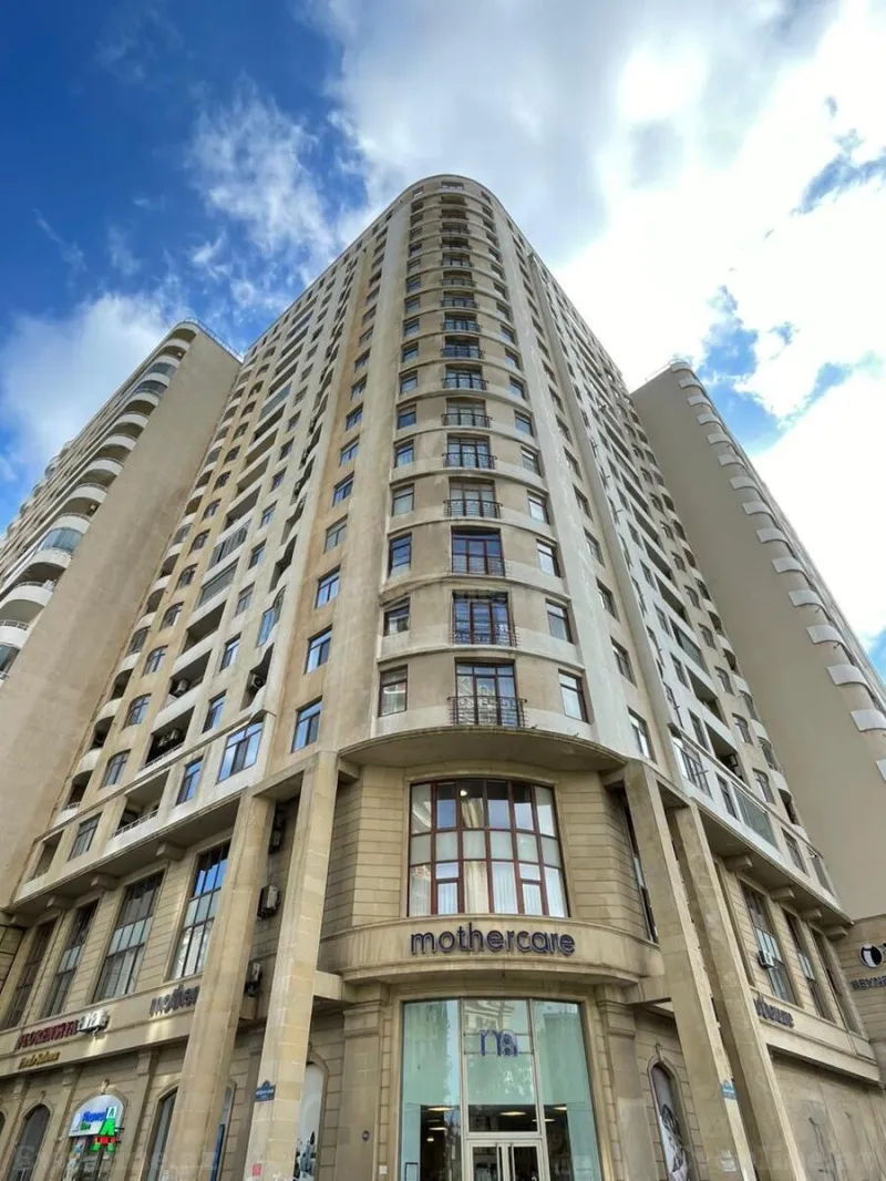 4 otaqlı Mənzil 221 m² Elmlər Akademiyası m. Satılır