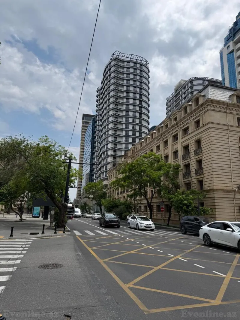 3 otaqlı Mənzil 122 m² 28 May m. Satılır