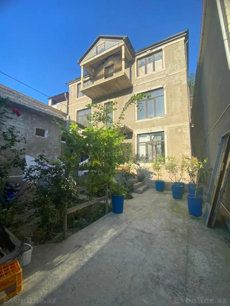 8 otaqlı Həyət evi 300 m² Badamdar Satılır
