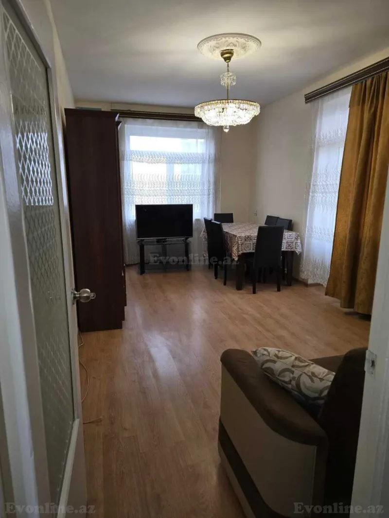 Kirayə verilir 2 otaqlı Mənzil Köhnə tikili 50 m² Neftçilər m. - şəkil 3