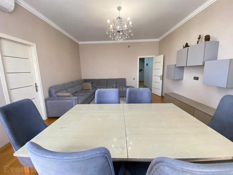 3 otaqlı Mənzil 110 m² Elmlər Akademiyası m. Satılır