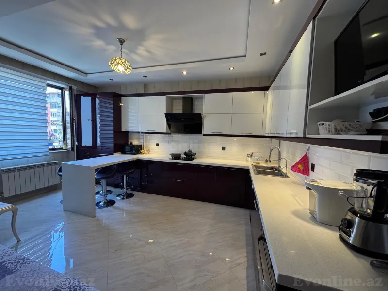 Satılır 3 otaqlı Mənzil Yeni tikili 140 m² 28 May m. - şəkil 2