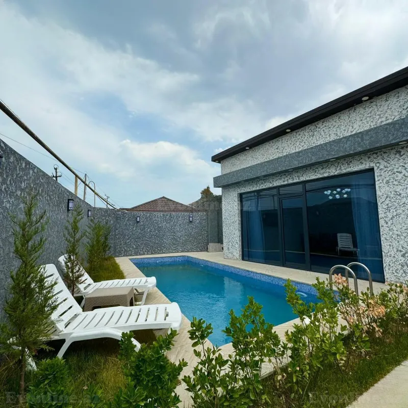 4 otaqlı Həyət evi 150 m² Buzovna Kirayə verilir