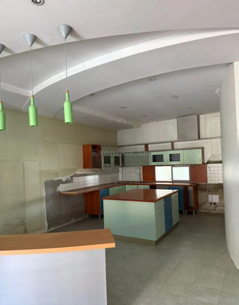 15 otaqlı Həyət evi 980 m² Gənclik m. Kirayə verilir