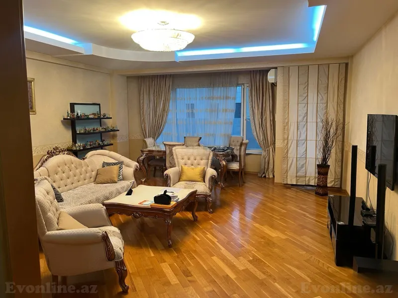 Kirayə verilir 4 otaqlı Mənzil Yeni tikili 200 m² Xətai m.