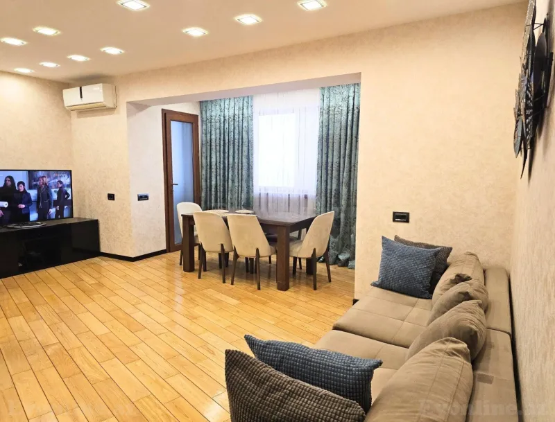 3 otaqlı Mənzil 75 m² Gənclik m. Kirayə verilir
