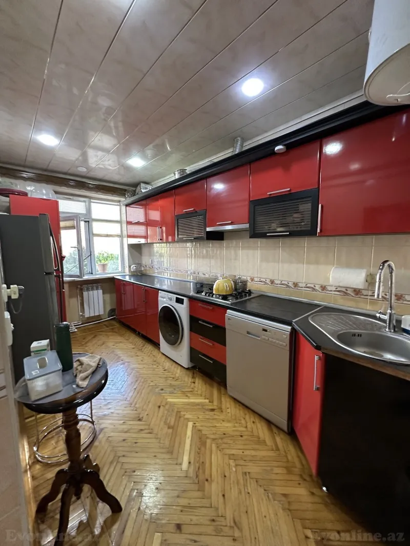 Satılır 4 otaqlı Mənzil Köhnə tikili 85 m² 8-ci mikrorayon