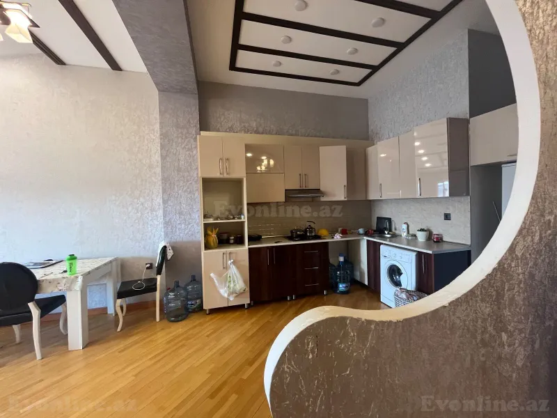 3 otaqlı Mənzil 100 m² 8-ci mikrorayon Satılır