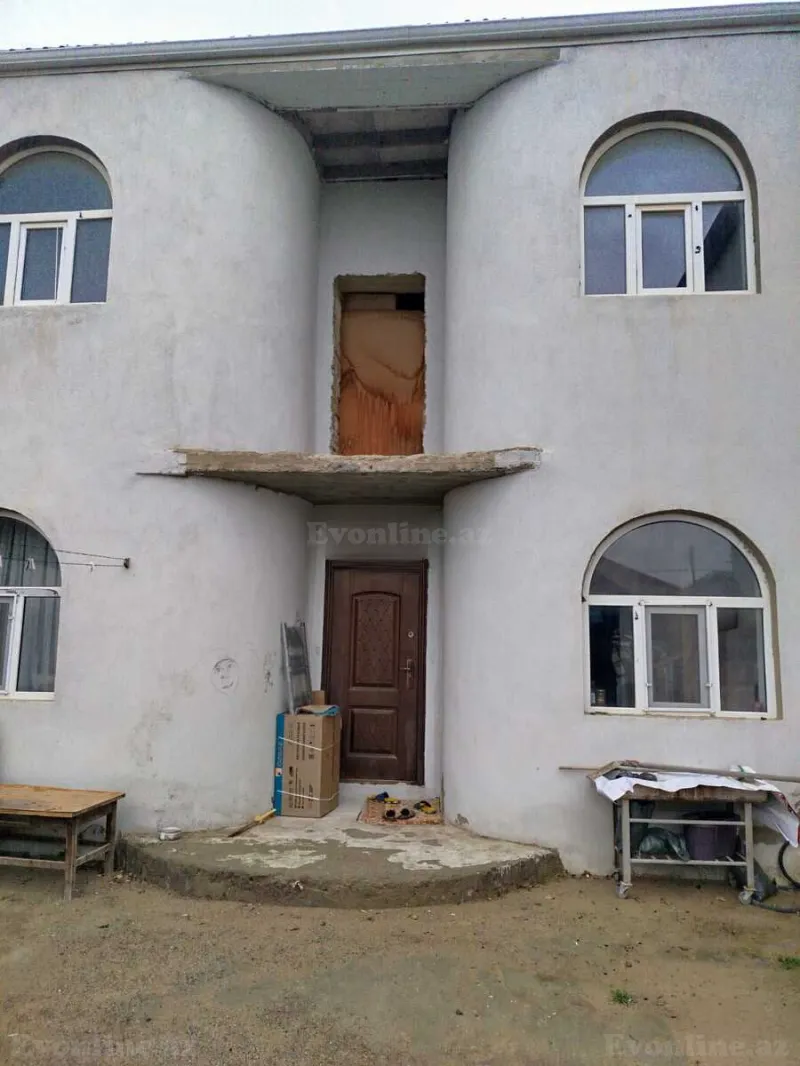 5 otaqlı Həyət evi 180 m² Bahar Satılır