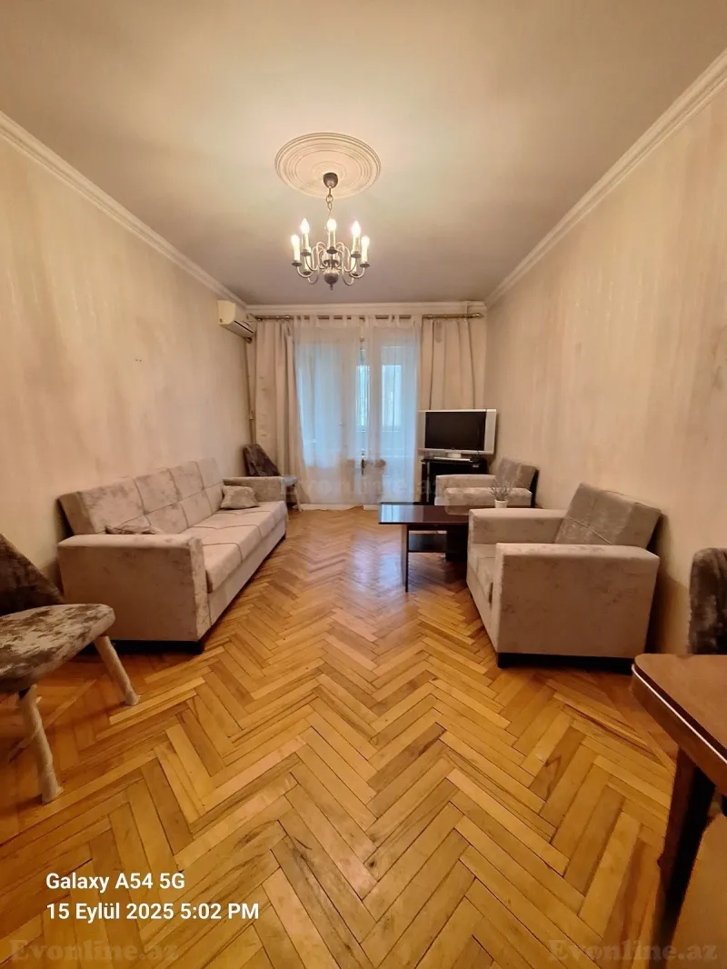 Kirayə verilir 3 otaqlı Mənzil Köhnə tikili 120 m² Səbail r.
