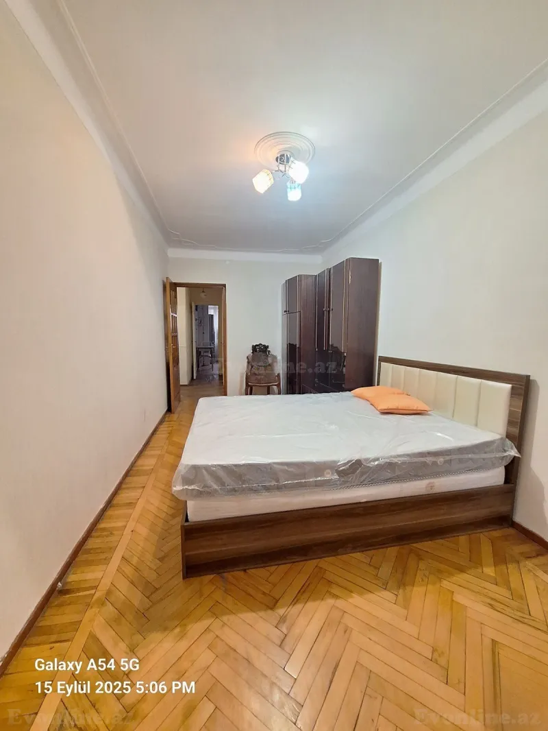 Kirayə verilir 3 otaqlı Mənzil Köhnə tikili 120 m² Səbail r. - şəkil 3