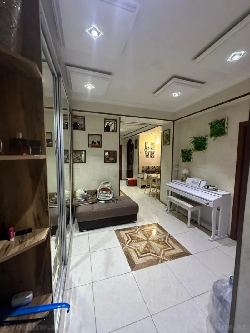 3 otaqlı Mənzil 107 m² İnşaatçılar m. Satılır