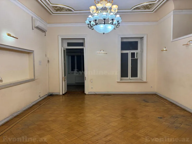 Kirayə verilir Ofis 350 m² Səbail r.
