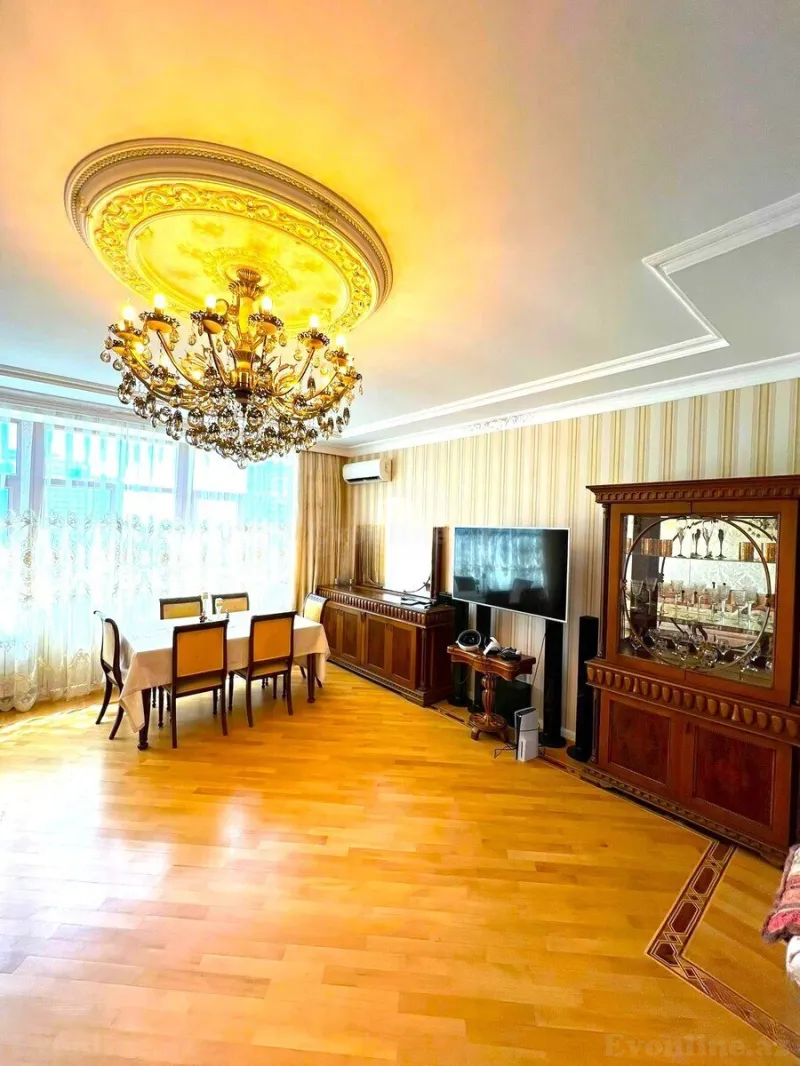 3 otaqlı Mənzil 140 m² Xətai r. Satılır