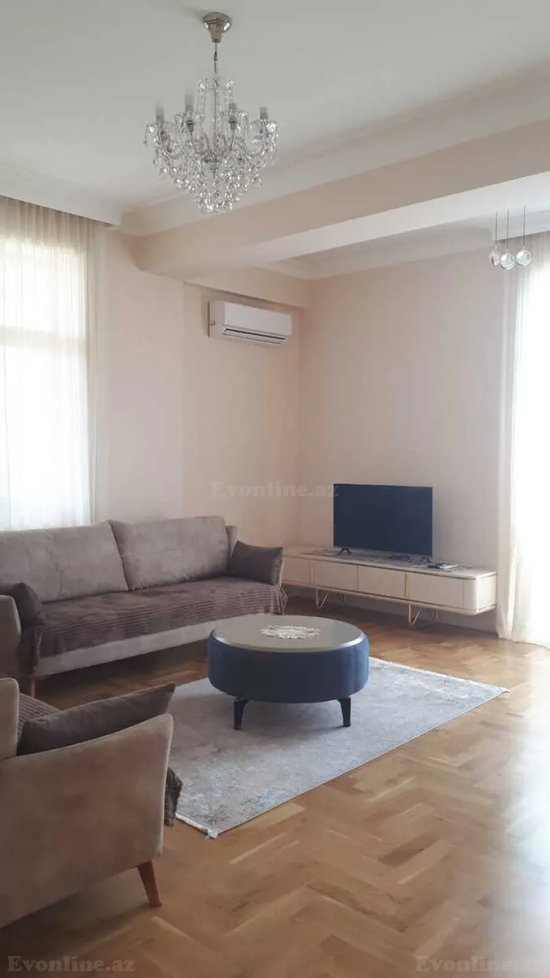3 otaqlı Mənzil 121 m² Memar Əcəmi m. Kirayə verilir