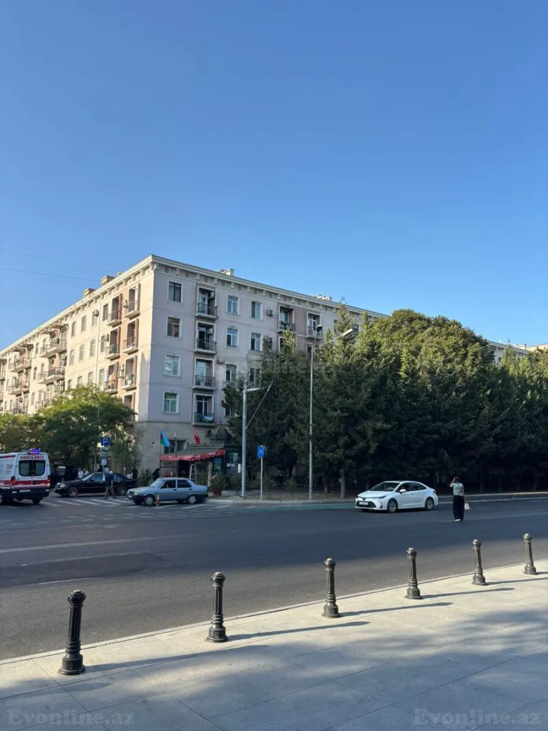 Satılır 4 otaqlı Mənzil Köhnə tikili 110 m² 28 May m.