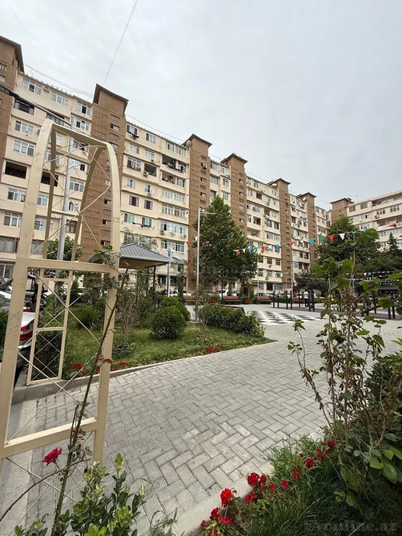 2 otaqlı Mənzil 45 m² İnşaatçılar m. Satılır