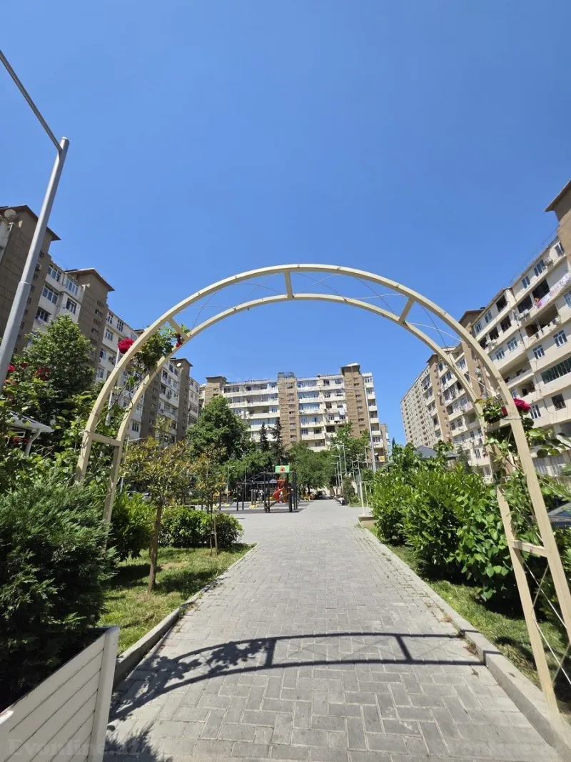 Satılır 2 otaqlı Mənzil Köhnə tikili 45 m² İnşaatçılar m. - şəkil 2