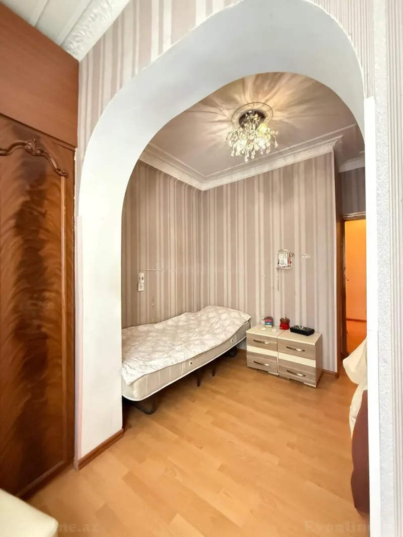 Satılır 2 otaqlı Mənzil Köhnə tikili 45 m² İnşaatçılar m. - şəkil 4