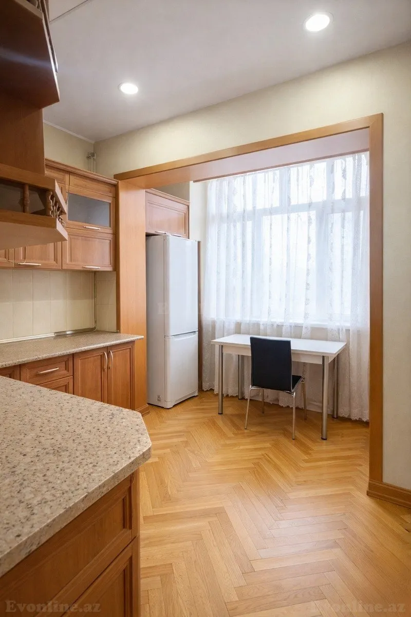 Satılır 4 otaqlı Mənzil Köhnə tikili 105 m² Neftçilər m. - şəkil 2