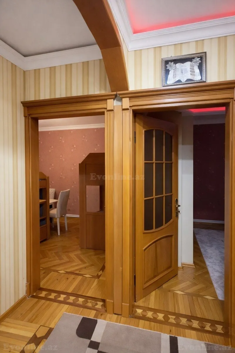 Satılır 4 otaqlı Mənzil Köhnə tikili 105 m² Neftçilər m. - şəkil 3