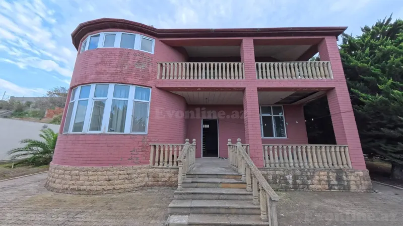 4 otaqlı Həyət evi 195.2 m² Binəqədi r. Satılır