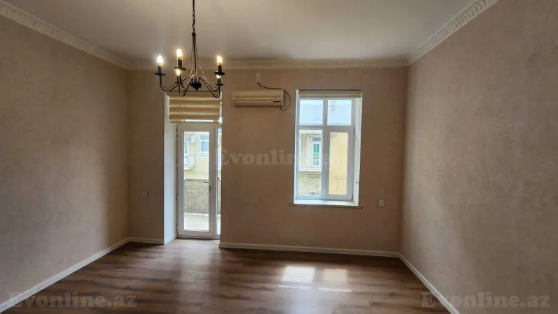 Satılır 2 otaqlı Mənzil Köhnə tikili 55 m² Səbail r. - şəkil 4