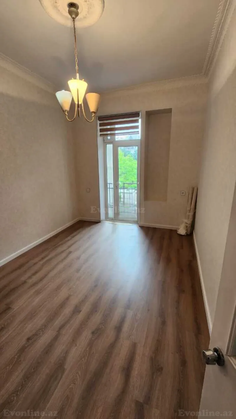 Satılır 2 otaqlı Mənzil Köhnə tikili 55 m² Səbail r. - şəkil 5